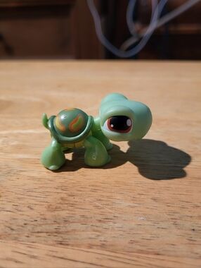 Littlest Pet Shop LPS #119 Turtle With Brown Dot Eye